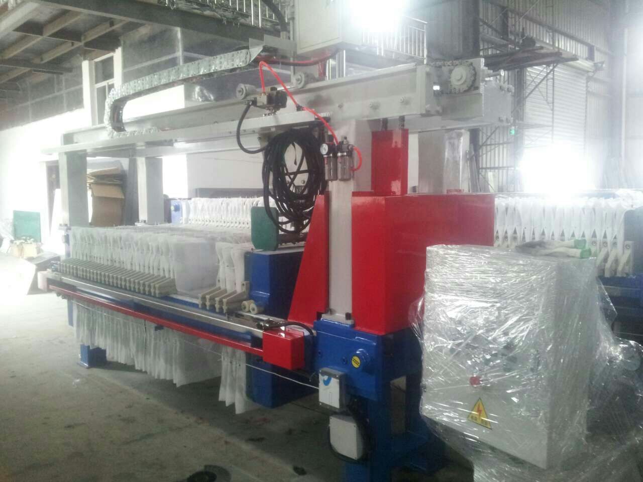 自動(dòng)清洗濾布壓濾機(jī)3